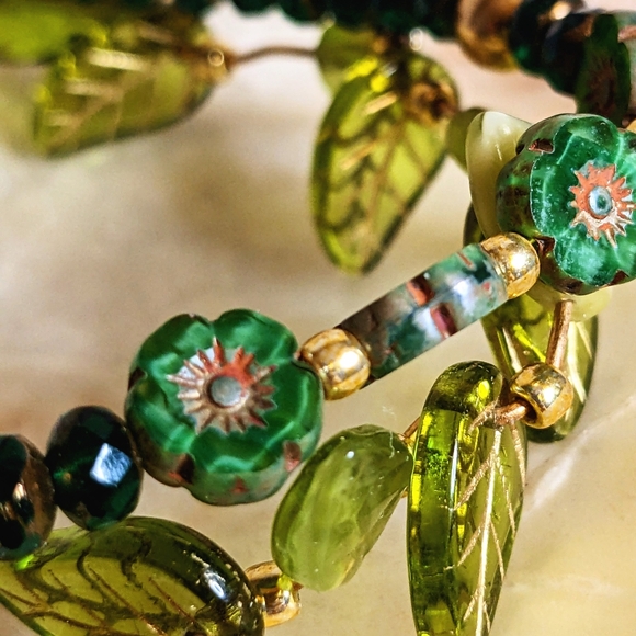 Glass Green Flowers, Leaves & Beads In Druid Flower Bracelet - Picture 5 of 6